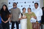 Asha Bhosle, Jackie Shroff at the Launch OF Zanai Bhosle_s iAzre, Apple Store on 30th July 2017 (70)_597ea955a7c3d.JPG