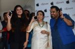 Asha Bhosle, Shankar Mahadevan at the Launch OF Zanai Bhosle_s iAzre, Apple Store on 30th July 2017 (101)_597eac00423d0.JPG