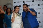 Asha Bhosle, Shankar Mahadevan at the Launch OF Zanai Bhosle_s iAzre, Apple Store on 30th July 2017 (97)_597eabfeabace.JPG