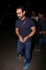 Aamir Khan Spotted At Airport on 2nd Aug 2017 (19)_59817bd540ae1.JPG