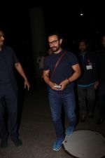 Aamir Khan Spotted At Airport on 2nd Aug 2017 (35)_59817bd081bae.JPG