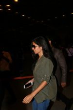 Katrina Kaif Spotted At Airport on 1st Aug 2017 (9)_59816fa752406.JPG