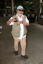 Pankaj Kapoor At International Airport on 2nd Aug 2017 (9)_5981829fedd05.JPG