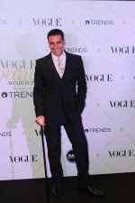 Akshay Kumar at The Red Carpet Of Vogue Beauty Awards 2017 on 2nd Aug 2017 (121)_5982a587cc514.JPG
