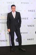 Akshay Kumar at The Red Carpet Of Vogue Beauty Awards 2017 on 2nd Aug 2017 (122)_5982a588b26c5.JPG