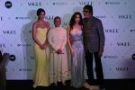 Shweta Nanda, Jaya Bachchan,  Navya Naveli Nanda, Amitabh Bachchan at The Red Carpet Of Vogue Beauty Awards 2017 on 2nd Aug 2017 (74)_5982a7de41143.JPG