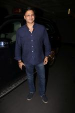 Vivek Oberoi Spotted Airport on 2nd Aug 2017 (5)_5982ad5b2e13b.JPG