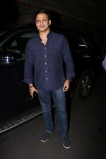 Vivek Oberoi Spotted Airport on 2nd Aug 2017 (8)_5982ad5f2c6f1.JPG