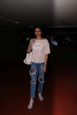 Karishma Tanna Spotted At Airport on 5th Aug 2017 (4)_5985b85145681.JPG