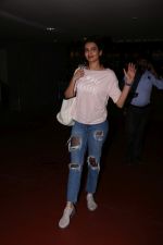 Karishma Tanna Spotted At Airport on 5th Aug 2017 (7)_5985b86297a85.JPG