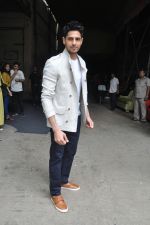 Sidharth Malhotra On The Set Of Comedy Dangal For A Gentleman Promotion on 7th Aug 2017 (79)_5988291ae7049.JPG