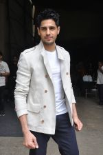 Sidharth Malhotra On The Set Of Comedy Dangal For A Gentleman Promotion on 7th Aug 2017 (81)_5988291ccae2a.JPG