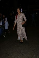 Adah Sharma Spotted At Airport on 9th Aug 2017 (1)_598accdca35f6.JPG