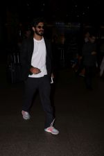Harshvardhan Kapoor Spotted At Airport on 9th Aug 2017 (20)_598accf2b4fee.JPG