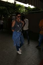 Huma Qureshi spotted at airport on 8th Aug 2017 (11)_598aa1d7a7e1a.jpg