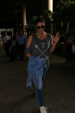 Huma Qureshi spotted at airport on 8th Aug 2017 (3)_598aa1c92fa36.jpg