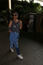 Huma Qureshi spotted at airport on 8th Aug 2017 (7)_598aa1d019d31.jpg