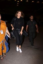 Sonakshi Sinha Spotted At Airport on 9th Aug 2017 (16)_598acd5dab72b.JPG
