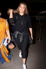 Sonakshi Sinha Spotted At Airport on 9th Aug 2017 (4)_598acd56689a5.JPG