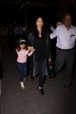 Aishwarya Rai Bachchan, Aaradhya Bachchan Spotted At Airport on 10th Aug 2017