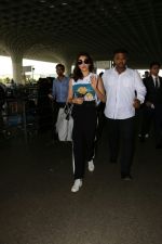 Anushka Sharma Spotted At Airport on 9th Aug 2017 (9)_598bf68c04e5f.JPG
