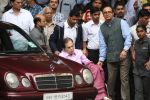 Dilip Kumar discharged from lilavathi Hospital on 9th Aug 2017 (26)_598bf7eacea17.JPG