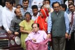 Dilip Kumar discharged from lilavathi Hospital on 9th Aug 2017 (42)_598bf7f3b79e1.JPG