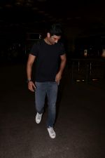 Sushant Singh Rajput Spotted At Airport on 10th Aug 2017 (10)_598c171fc2c8f.JPG