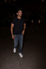 Sushant Singh Rajput Spotted At Airport on 10th Aug 2017 (13)_598c17218039c.JPG