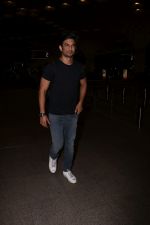 Sushant Singh Rajput Spotted At Airport on 10th Aug 2017 (16)_598c172386978.JPG