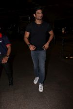 Sushant Singh Rajput Spotted At Airport on 10th Aug 2017 (6)_598c171d4e787.JPG