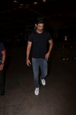 Sushant Singh Rajput Spotted At Airport on 10th Aug 2017 (8)_598c171e82cba.JPG