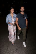 Shruti Haasan Spotted At Airport on 11th Aug 2017 (10)_598d7337f2596.JPG