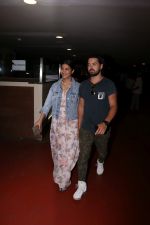 Shruti Haasan Spotted At Airport on 11th Aug 2017 (15)_598d733bcbca4.JPG