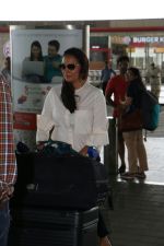Lara Dutta Spotted At Airport on 12th Aug 2017 (4)_598f3d12cccc4.JPG