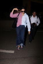 Deepika Padukone Spotted At Airport on 16th Aug 2017 (4)_59959ede37825.JPG