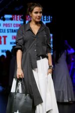 Neha Dhupia at Lakme Fashion Week 2017 on 17th Aug 2017 (20)_5995b00951ddf.JPG
