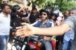 Sidharth Malhotra, Jacqueline Fernandez at Special Bike Ride At Bandstand to Promote Film A Gentleman on 17th Aug 2017 (1)_599690957c3d2.JPG