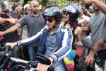 Sidharth Malhotra, Jacqueline Fernandez at Special Bike Ride At Bandstand to Promote Film A Gentleman on 17th Aug 2017 (14)_59969099de964.JPG