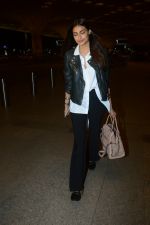 Athiya Shetty Spotted At Airport on 18th Aug 2017 (12)_599853b8cd7d2.JPG