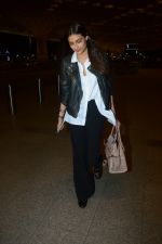 Athiya Shetty Spotted At Airport on 18th Aug 2017 (13)_599853b979bc9.JPG