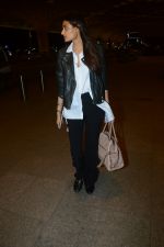 Athiya Shetty Spotted At Airport on 18th Aug 2017 (17)_599853bbe14a6.JPG