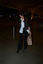 Athiya Shetty Spotted At Airport on 18th Aug 2017 (4)_599853b3a7ecd.JPG