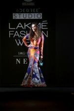 Chitrangada Singh On Ramp Walk For Neha Agarwal As A Showstopper For LFW 2017 on 18th Aug 2017 (5)_599859f1bfb2a.JPG