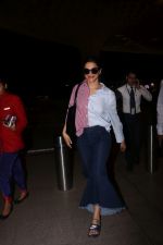 Deepika Padukone Spotted At Airport on 18th Aug 2017 (16)_599848fd3fcd4.JPG