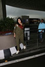Adah Sharma Spotted At Airport on 19th Aug 2017 (2)_59992479c3072.JPG