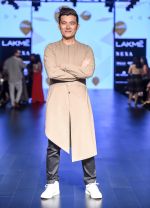 Meiyang Ch_ng As A Guest For LFW 2017 on 19th Aug 2017 (11)_59992884e2857.jpg