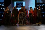 Saiyami Kher On Ramp Walks For Nachiket Barve As A Showstopper For LFW 2017 on 19th Aug 2017 (1)_59992ce032b24.JPG