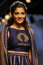 Saiyami Kher On Ramp Walks For Nachiket Barve As A Showstopper For LFW 2017 on 19th Aug 2017 (24)_59992cee336c8.JPG