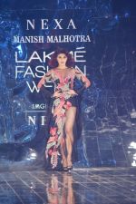 Jacqueline Fernandez Walks Ramp For Manish Malhotra At LFW Winter Festive 2017 on 20th Aug 2017 (56)_599a8bfc225f7.JPG